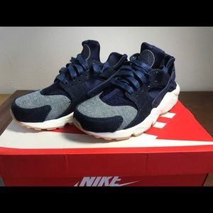 NEW Nike Air Huarache Run SE Women's Size 6.5